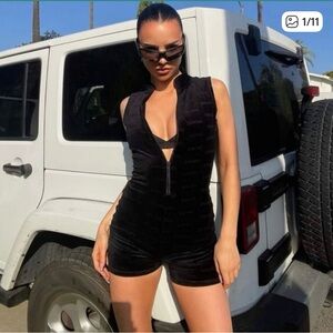 Skims LOGO VELOUR SHORT ONESIE Size xs in onyx